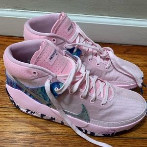 New KD sneakers size 11